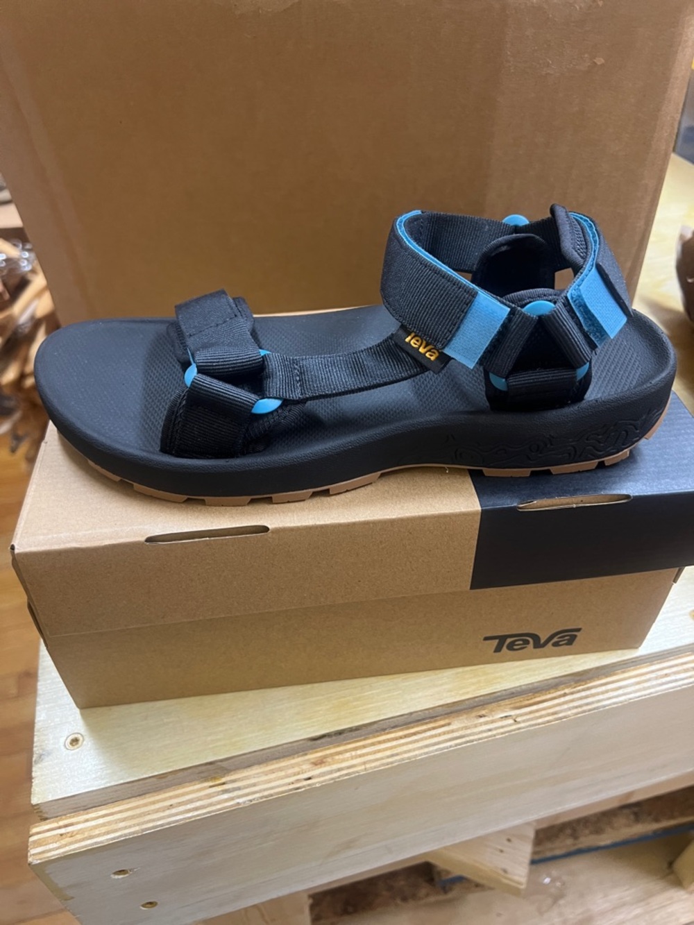 NWT M's Teva Hydratrek Water Sandal- Caviar/Larkspur